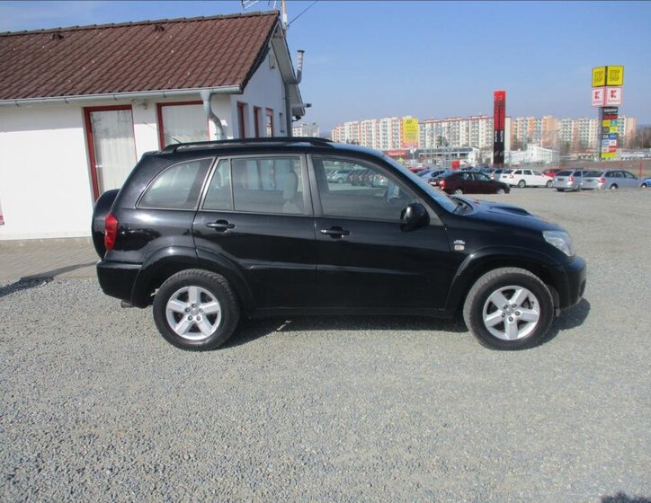 Toyota RAV4 SUV / Terénní 2,0 l 85 kw