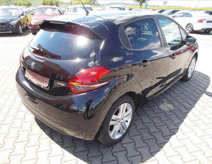 Peugeot 208 11