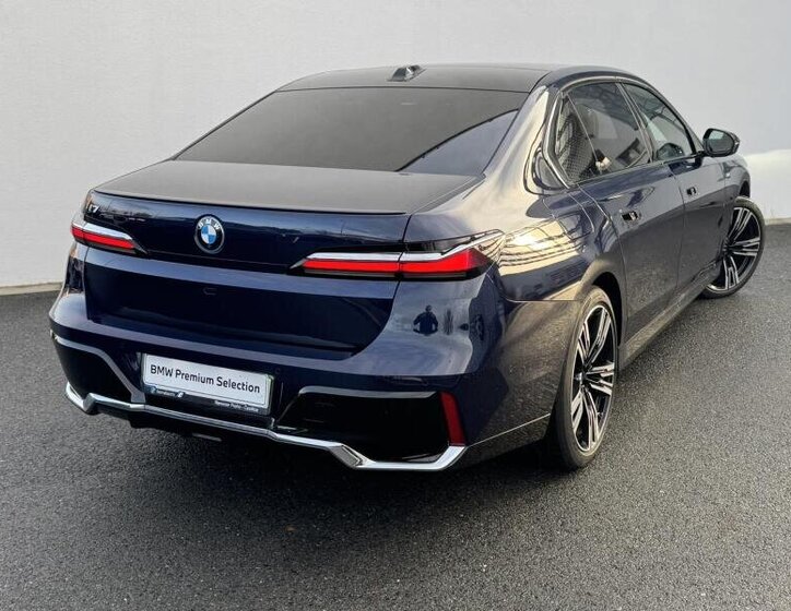 BMW i7 2