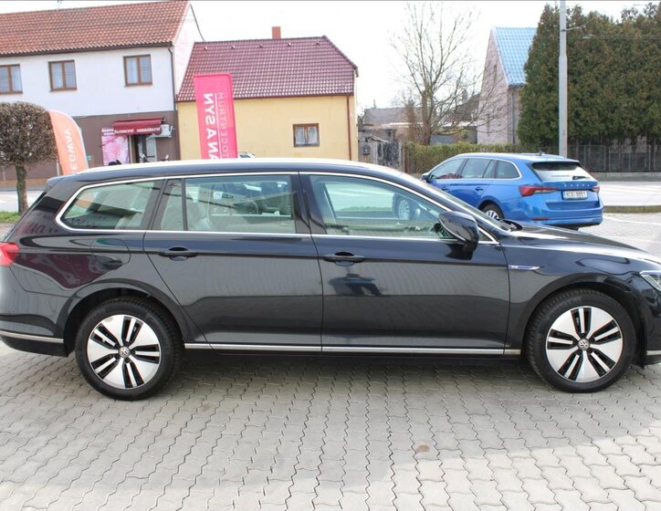 Volkswagen Passat Sedan / Limuzína 1,4 l 115 kw