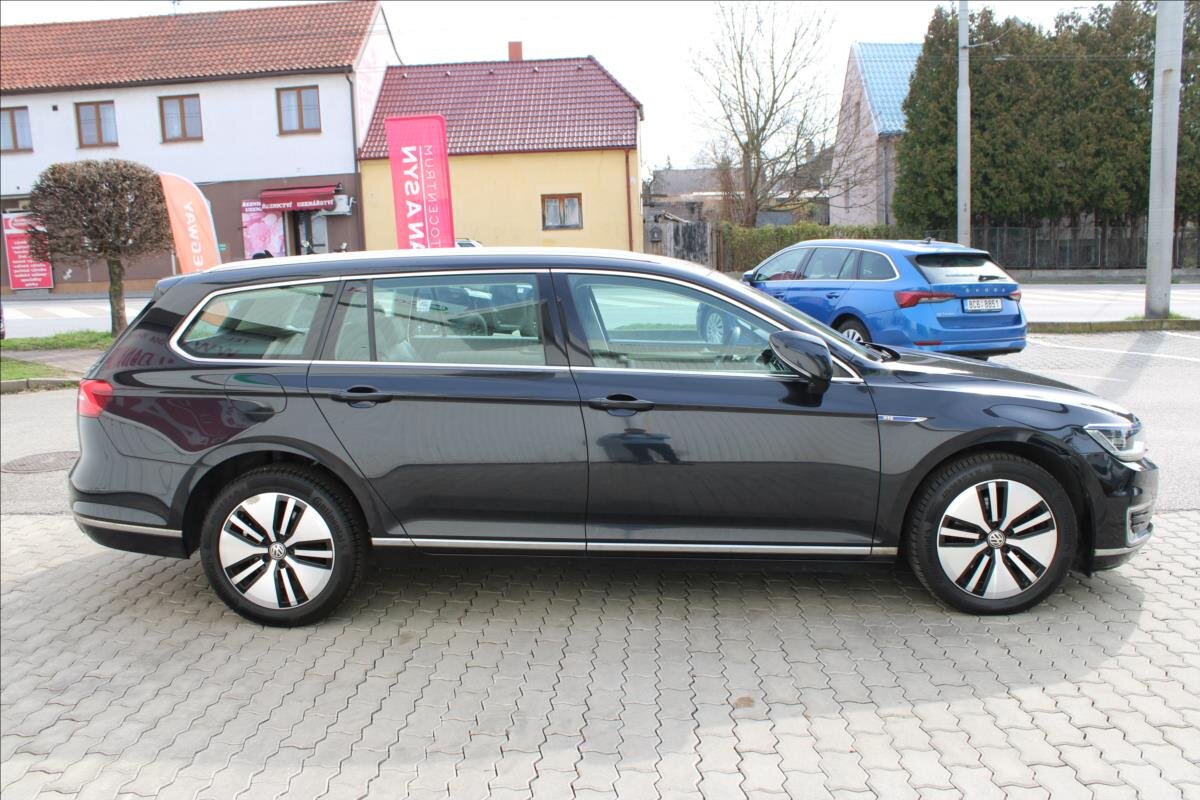 Volkswagen Passat Sedan / Limuzína 1,4 l 115 kw