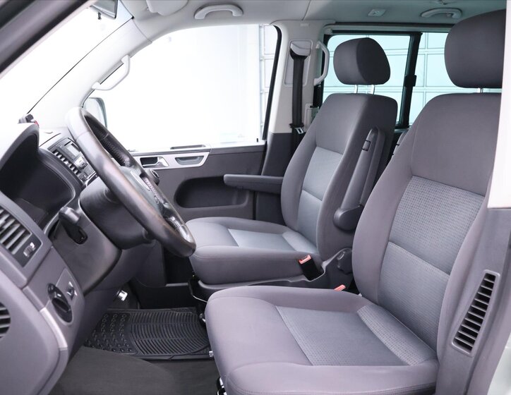 Volkswagen Multivan 11