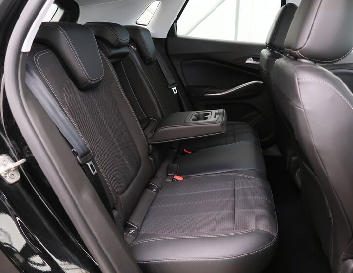 Opel Grandland SUV 1,2 l 96 kw