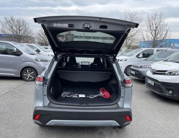 Toyota Corolla Cross 8