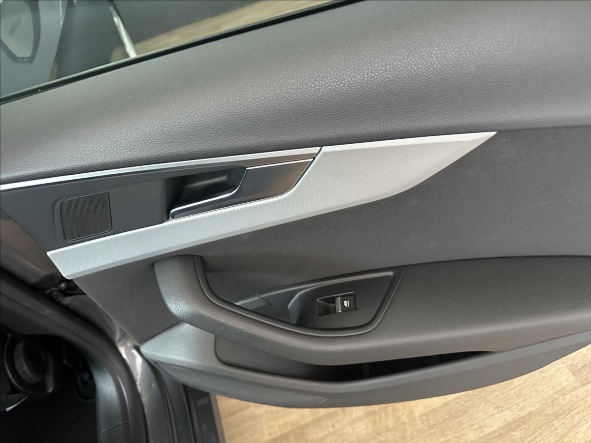 Audi A5 Sedan / Limuzína 2,0 l 140 kw