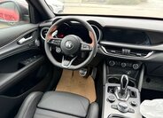 Alfa Romeo Stelvio 12