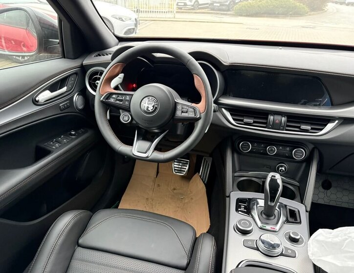 Alfa Romeo Stelvio 12