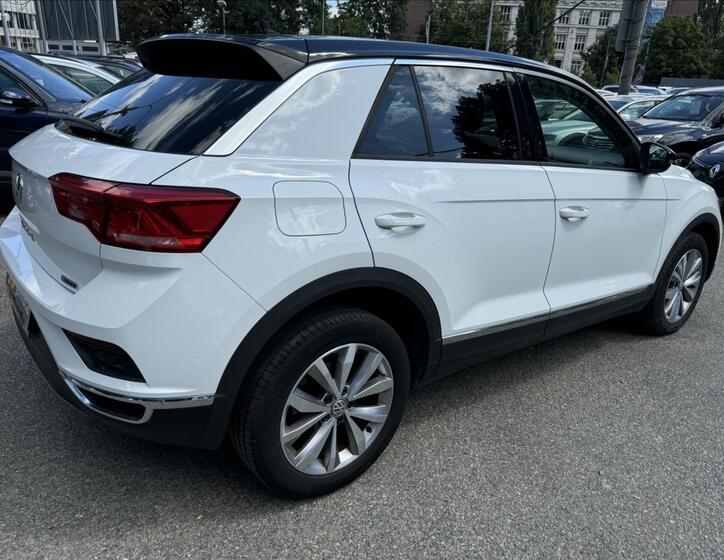 Volkswagen T-Roc 11
