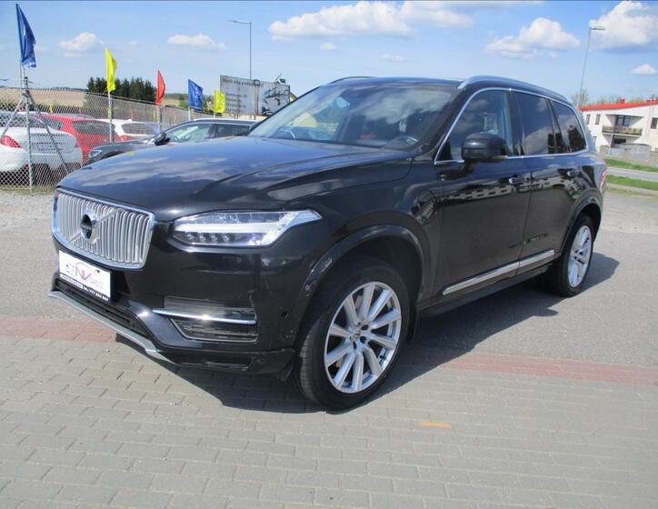 Volvo XC90 SUV / Terénní 2,0 l 235 kw