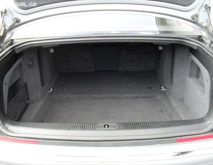 Audi A8 Sedan 4,2 l 257 kw