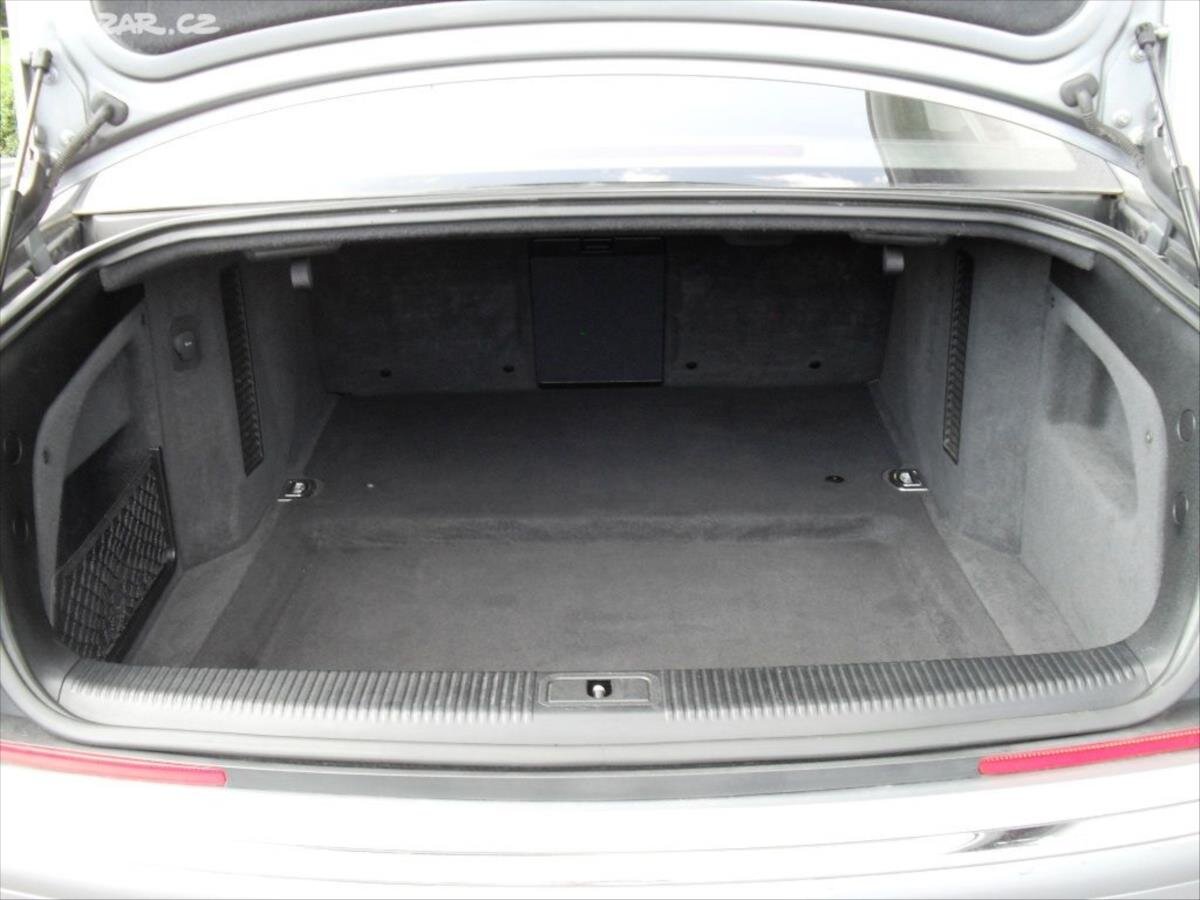 Audi A8 Sedan 4,2 l 257 kw