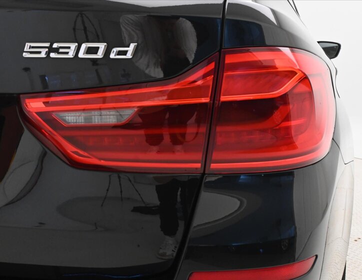 BMW Řada 5 Kombi 3,0 l 195 kw