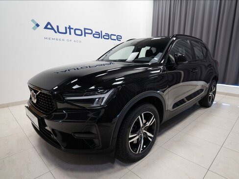 Volvo XC40 SUV / Terénní 2,0 l 145 kw