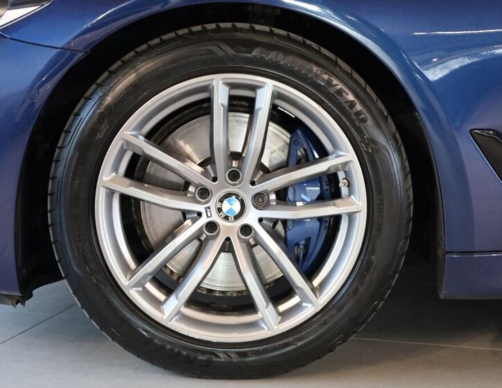 BMW Řada 5 Kombi 3,0 l 195 kw