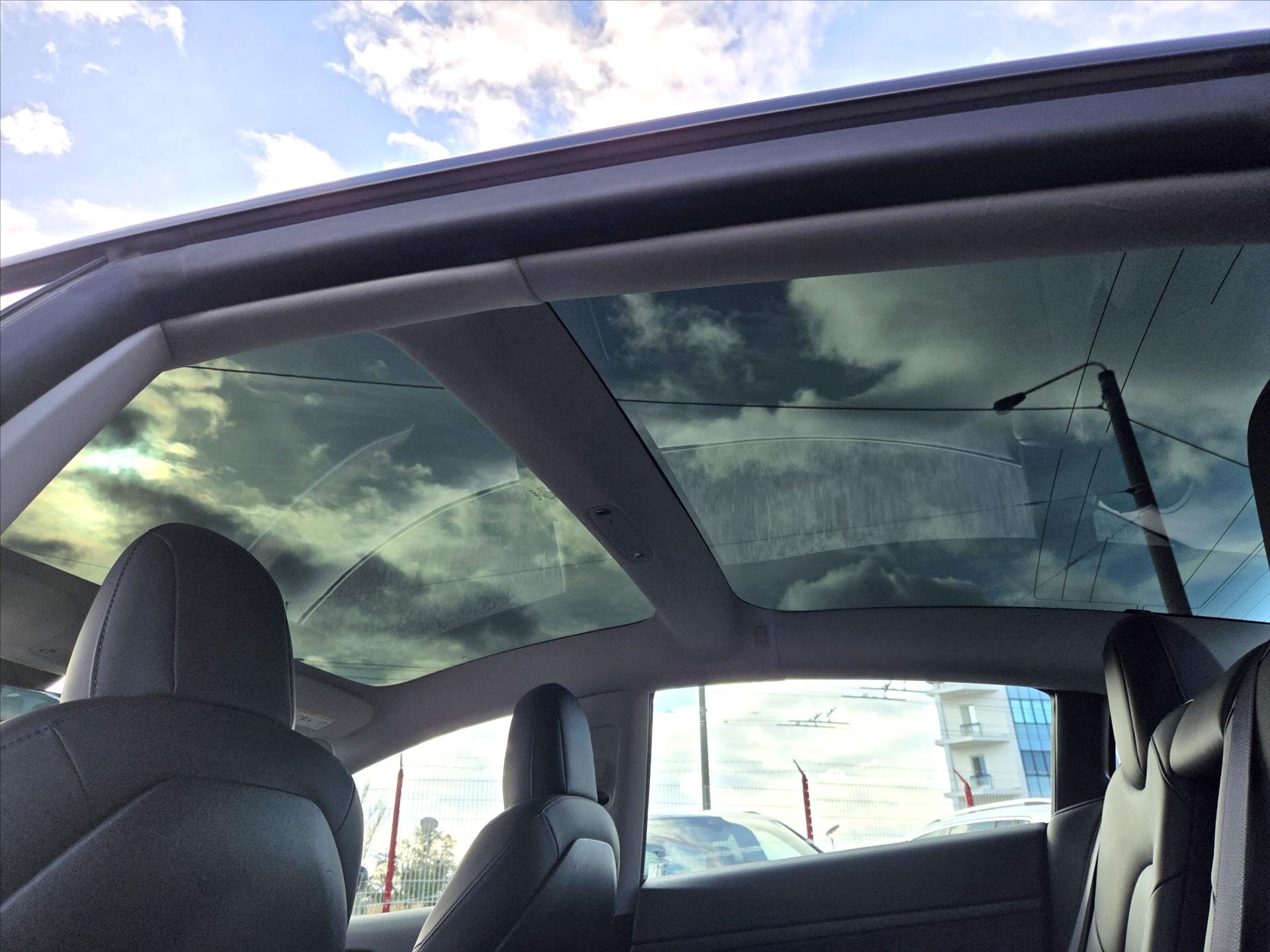 Tesla Model 3 Sedan / Limuzína 0,0 208 kw