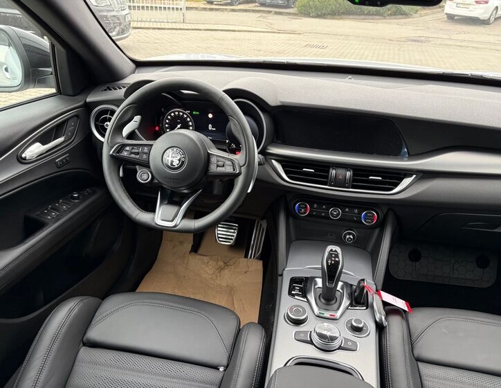 Alfa Romeo Stelvio 11