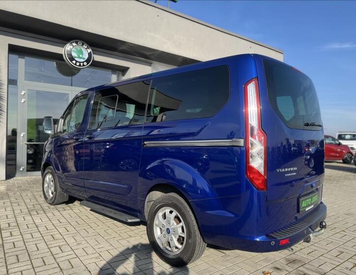Ford Tourneo 8