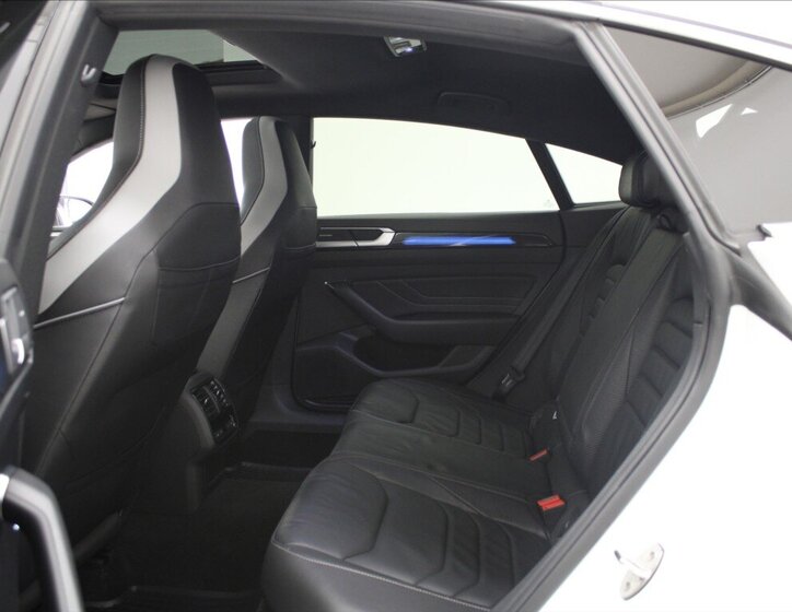 Volkswagen Arteon Liftback 2,0 l 206 kw