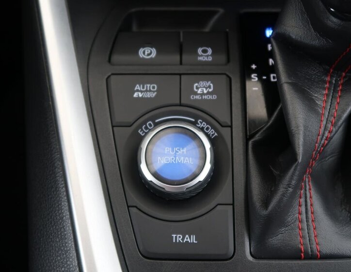 Toyota RAV4 SUV / Terénní 2,5 l 225 kw