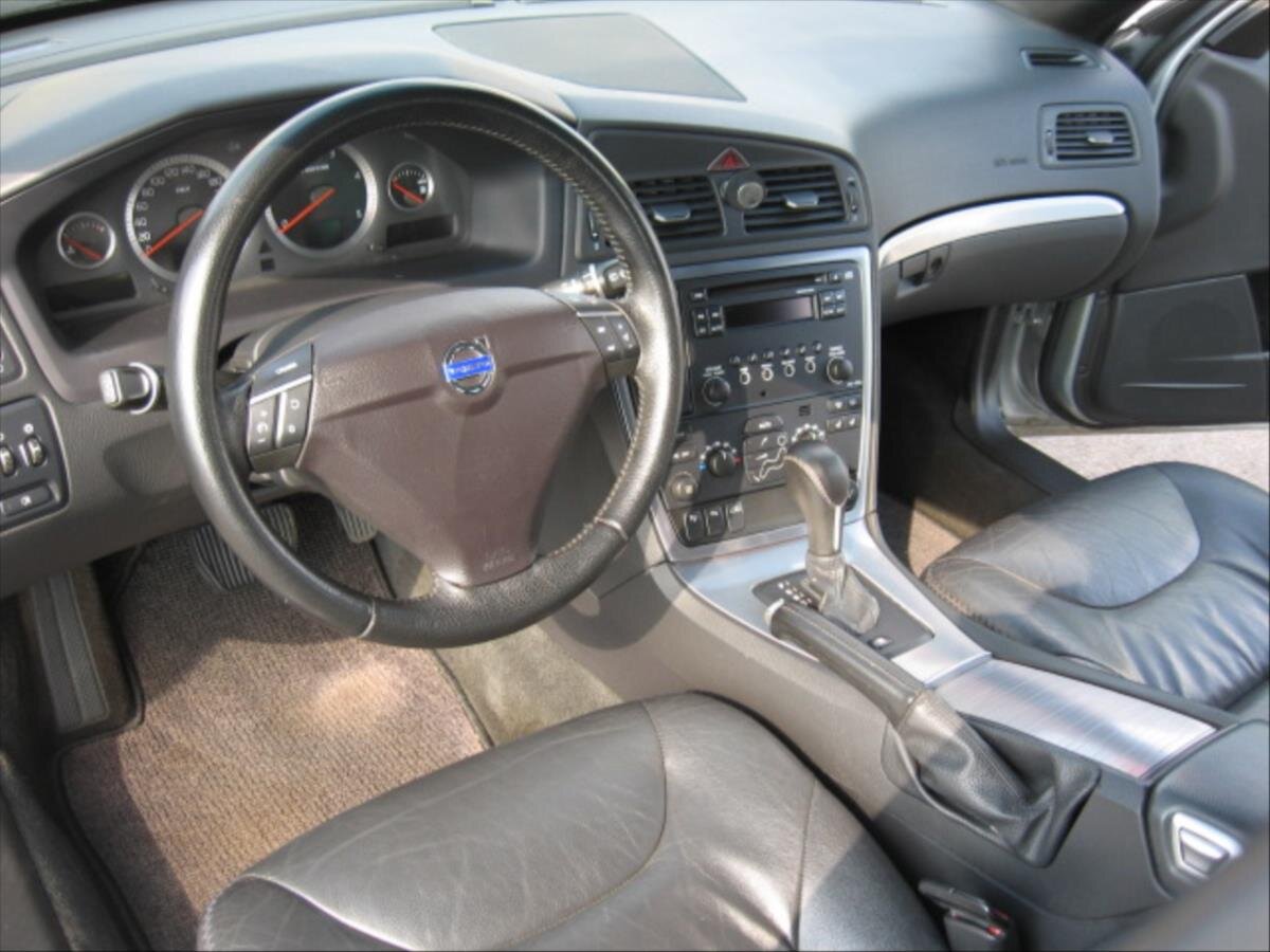 Volvo XC70 Kombi 2,4 l 136 kw