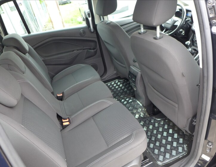 Ford Grand C-MAX 32