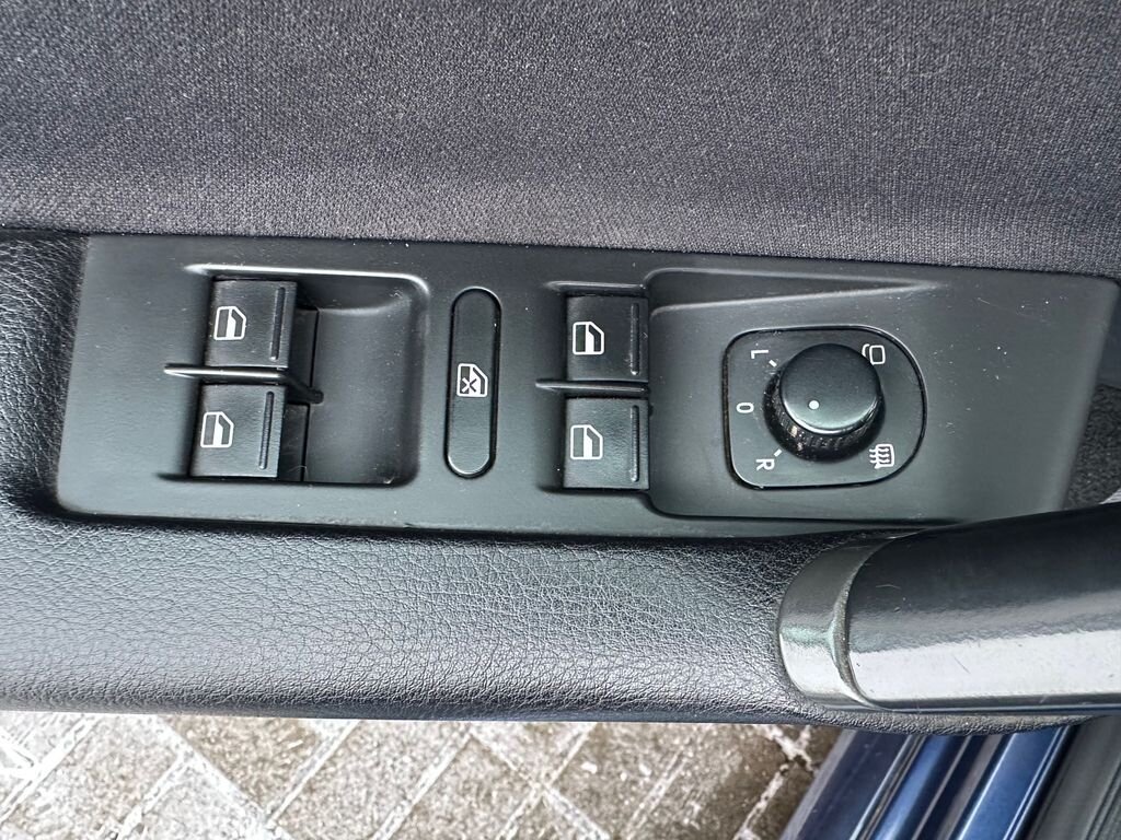 Volkswagen Passat Kombi 1,6 l 77 kw