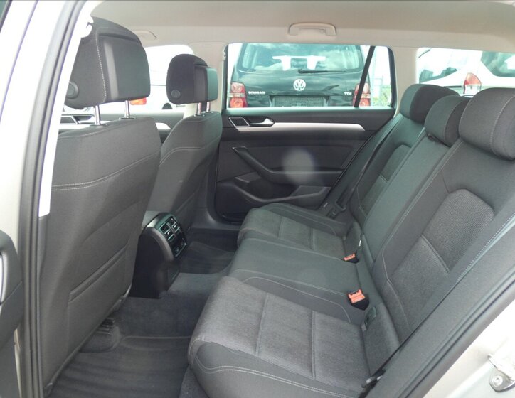 Volkswagen Passat Kombi 1,4 l 92 kw