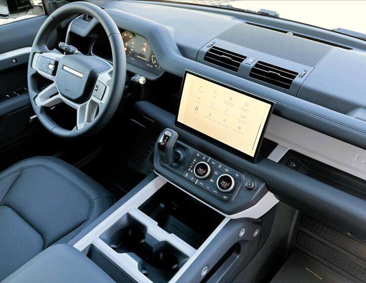 Land Rover Defender 28