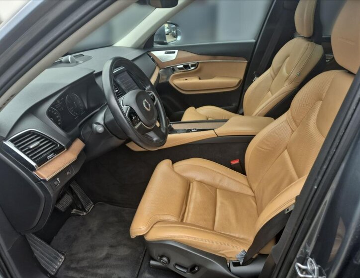 Volvo XC90 SUV / Terénní 2,0 l 165 kw