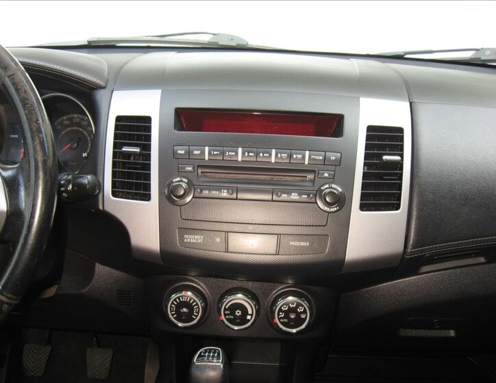 Mitsubishi Outlander 25