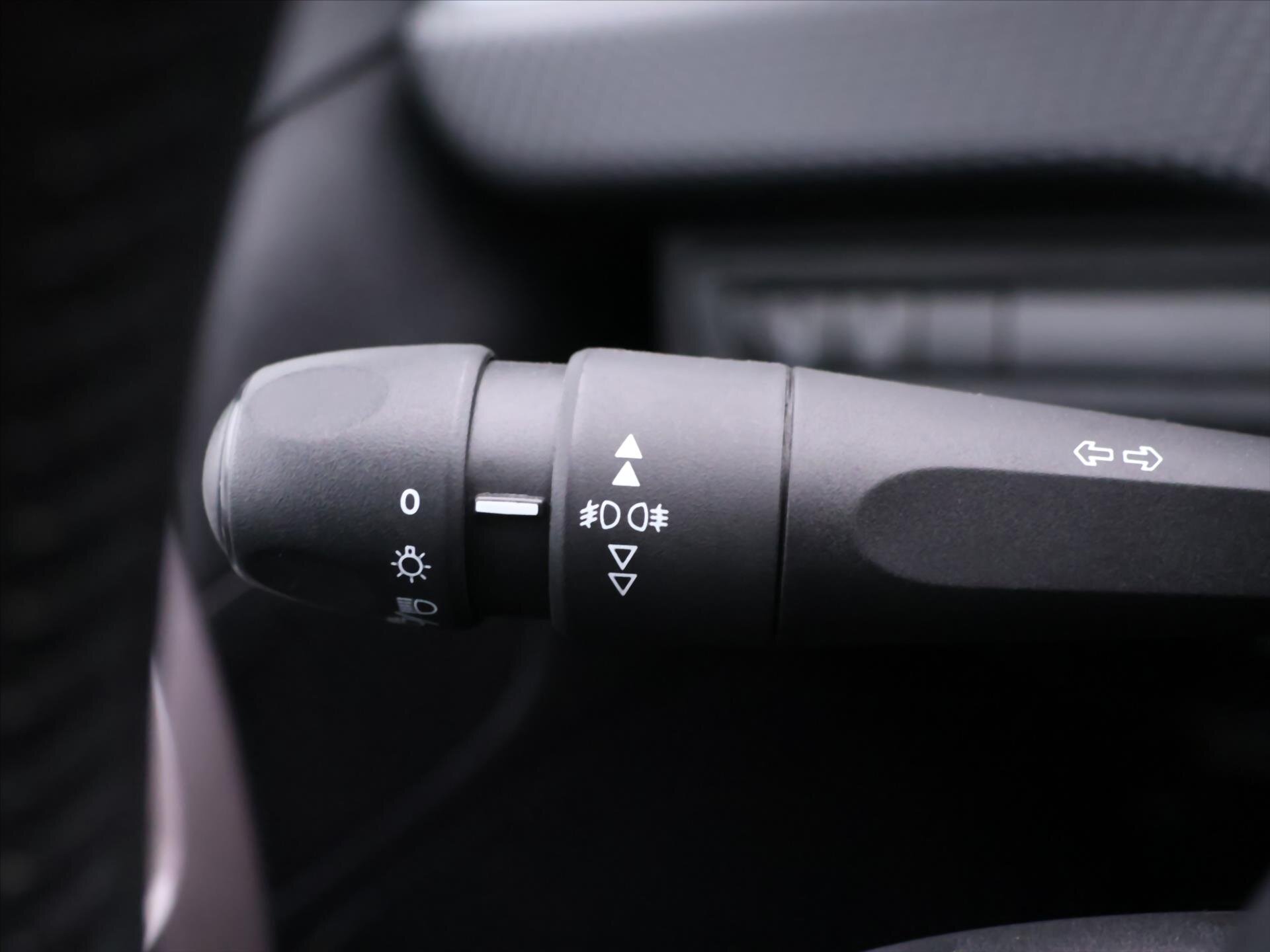 Peugeot 2008 MPV 1,2 l 60 kw