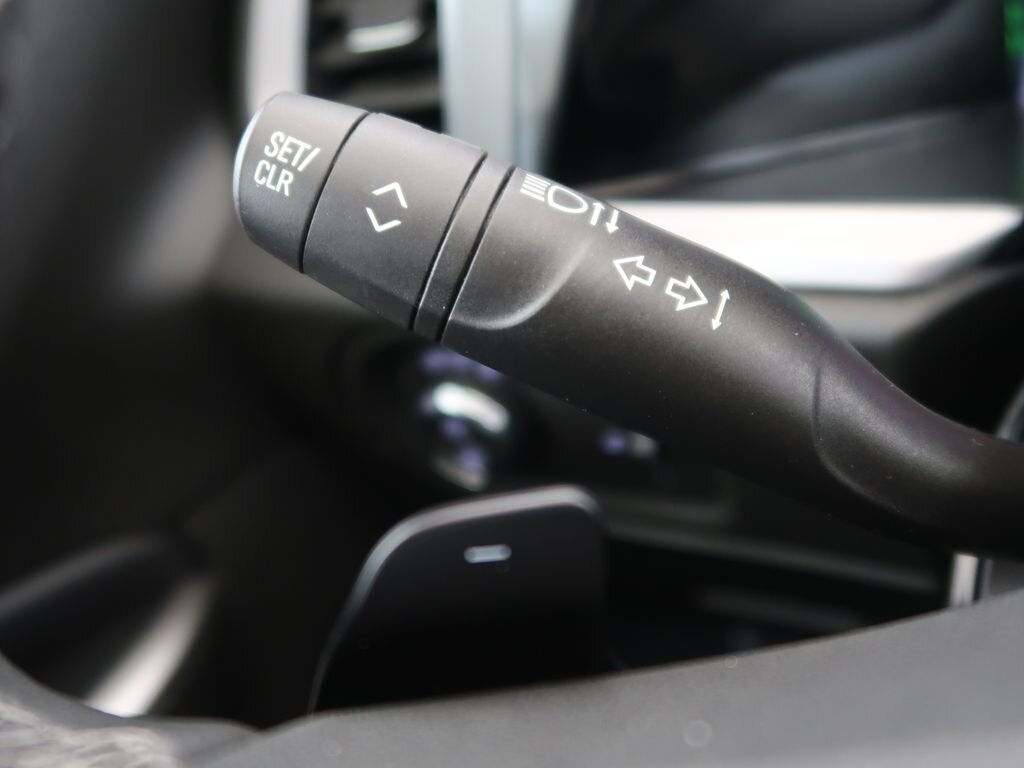 Opel Grandland SUV / Terénní 1,6 l 147 kw