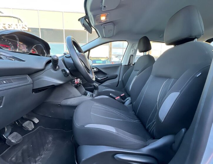 Peugeot 208 Hatchback 1,4 l 70 kw