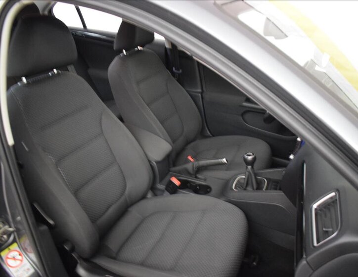 Volkswagen Jetta Sedan 1,2 l 77 kw