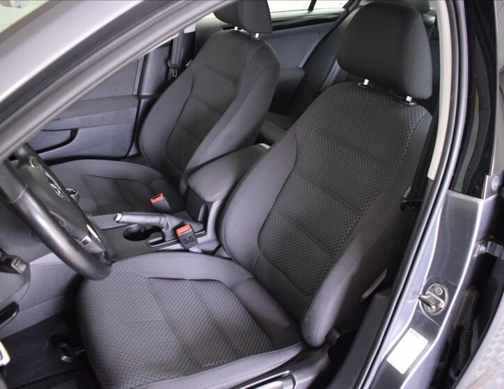 Volkswagen Jetta Sedan 1,2 l 77 kw