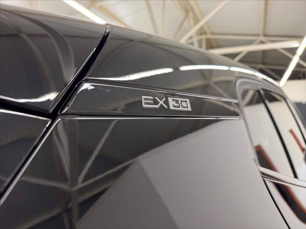 Volvo EX30 SUV / Terénní 0,0 200 kw
