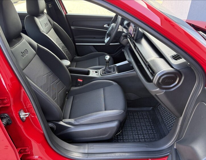 Jeep Avenger Sedan / Limuzína 1,2 l 74 kw