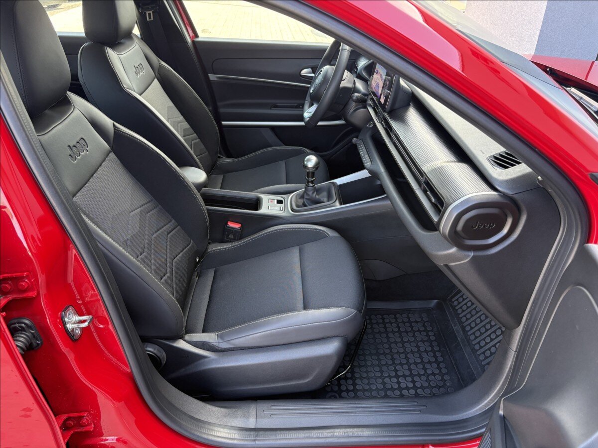 Jeep Avenger Sedan / Limuzína 1,2 l 74 kw