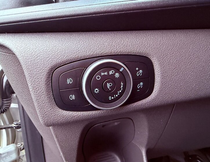 Ford Tourneo Custom 22