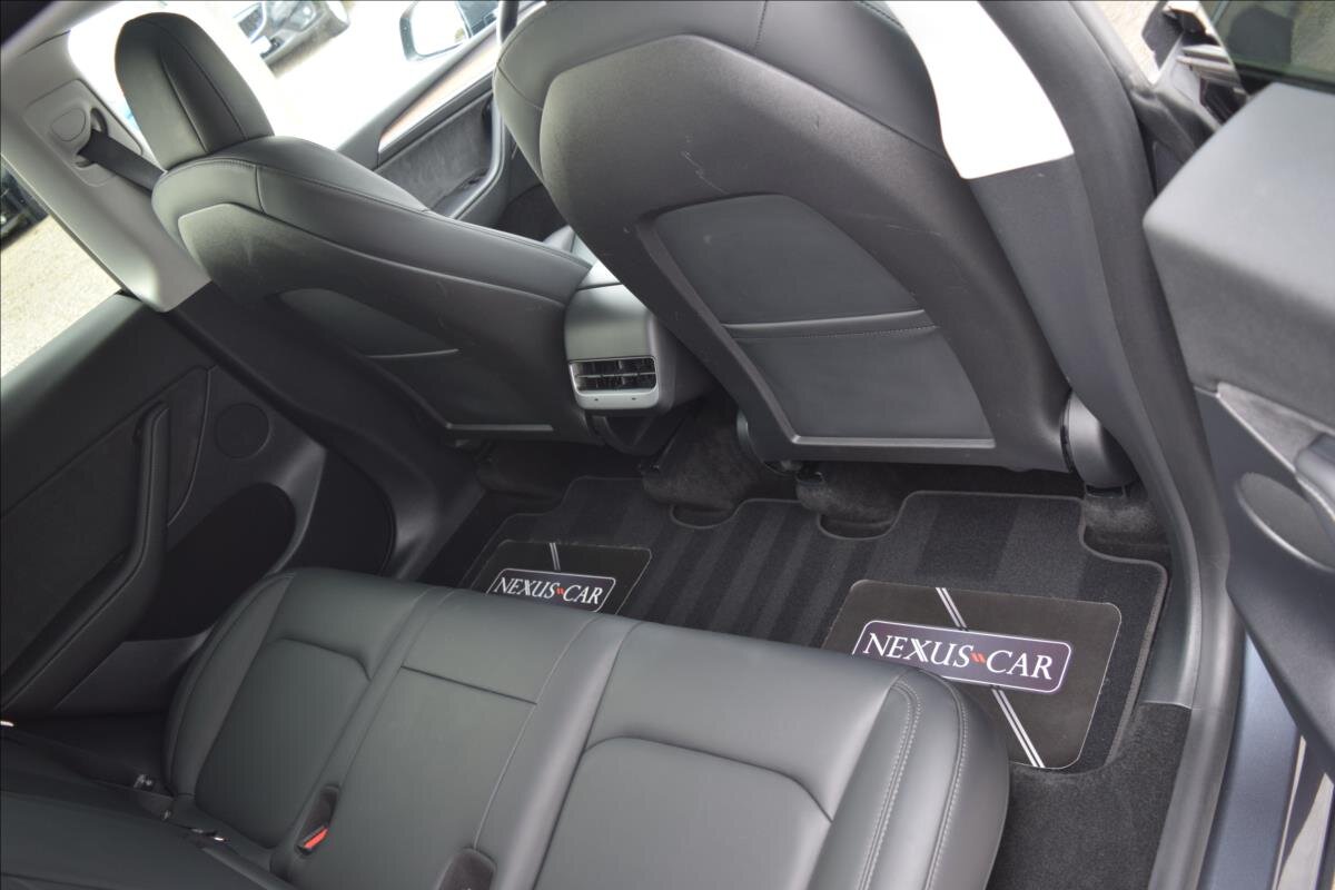 Tesla Model Y SUV / Terénní 0,0 378 kw