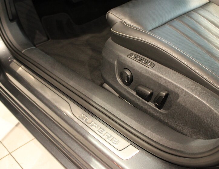 Škoda Superb 9