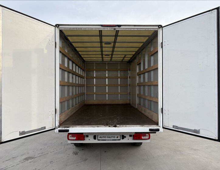 Volkswagen Crafter Skříň 2,0 l 103 kw