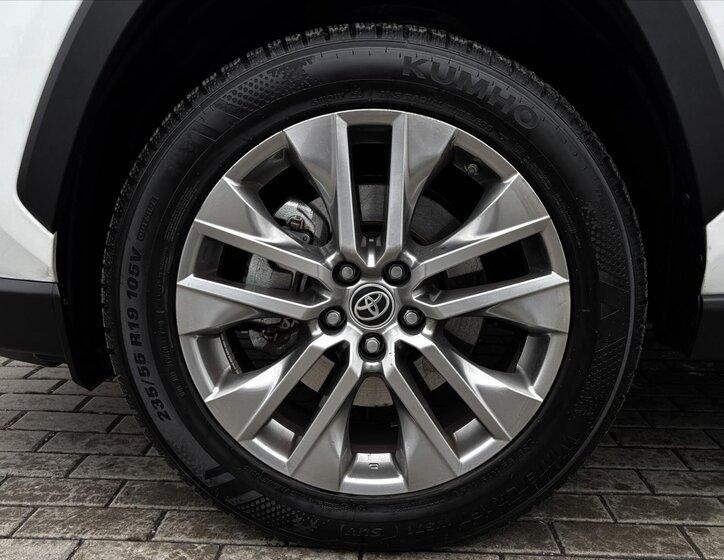 Toyota RAV4 SUV / Terénní 2,5 l 131 kw