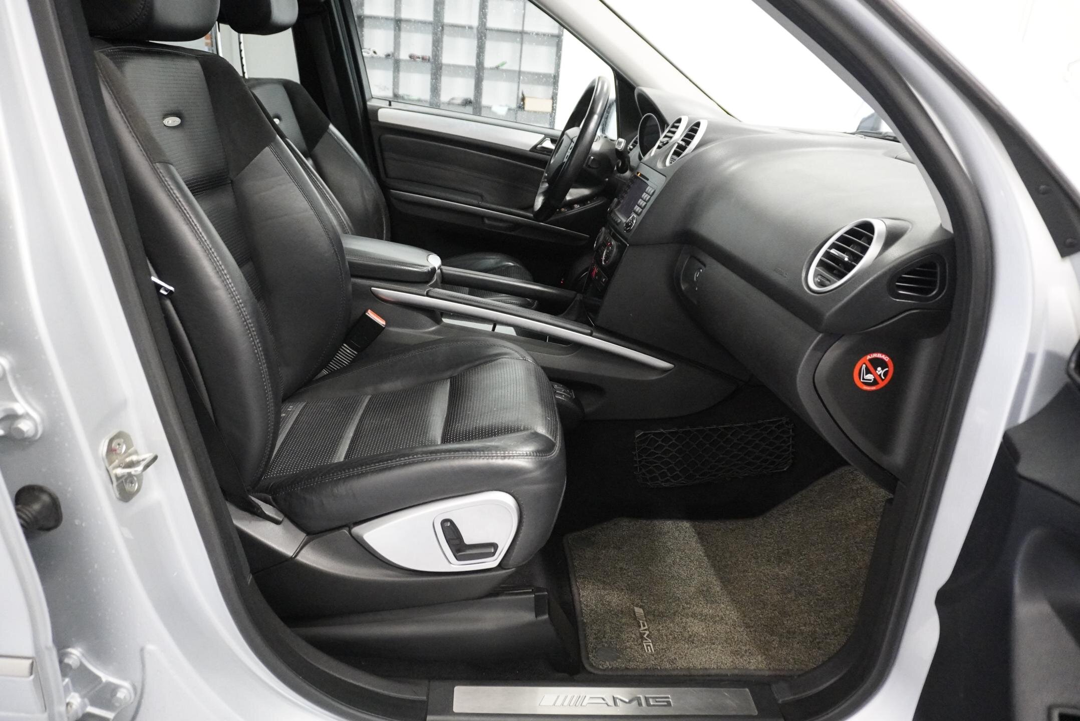 Mercedes-Benz Třídy M SUV 6,2 l 375 kw