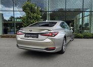 Lexus ES 300h Sedan / Limuzína 2,5 l 160 kw