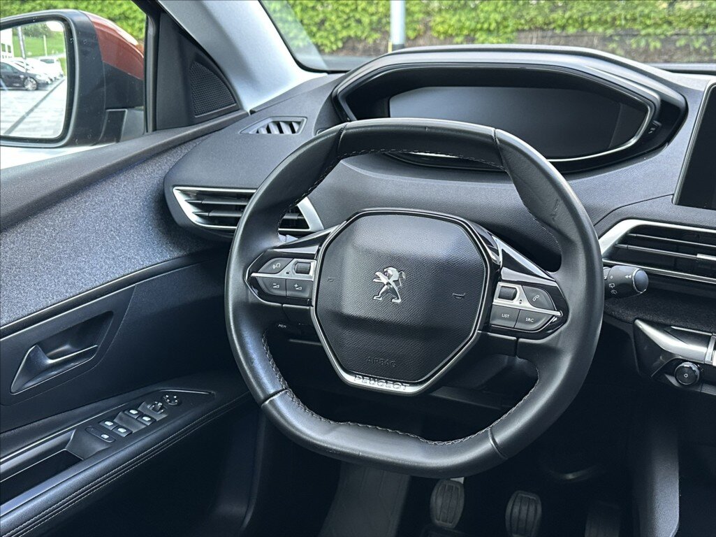 Peugeot 3008 SUV / Terénní 1,2 l 96 kw