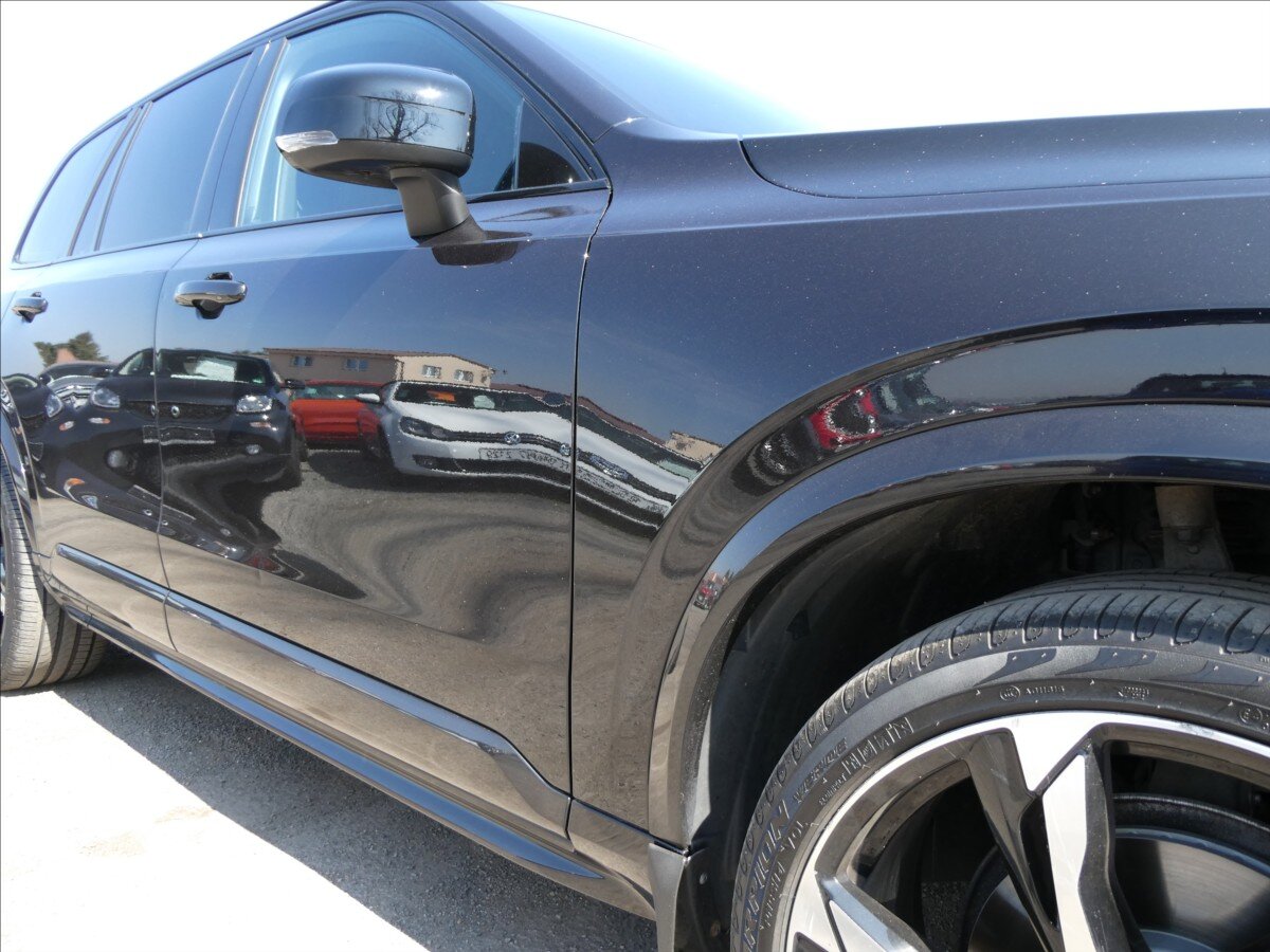 Volvo XC90 SUV / Terénní 2,0 l 228 kw