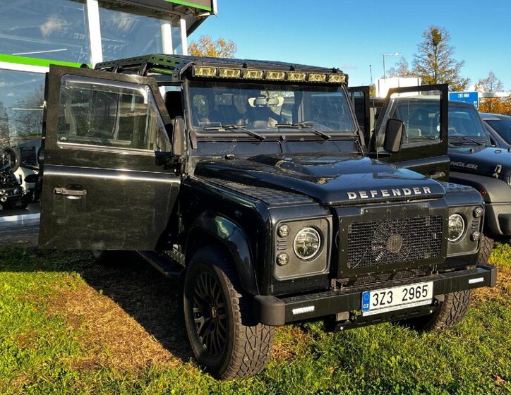 Land Rover Defender SUV / Terénní 2,2 l 90 kw