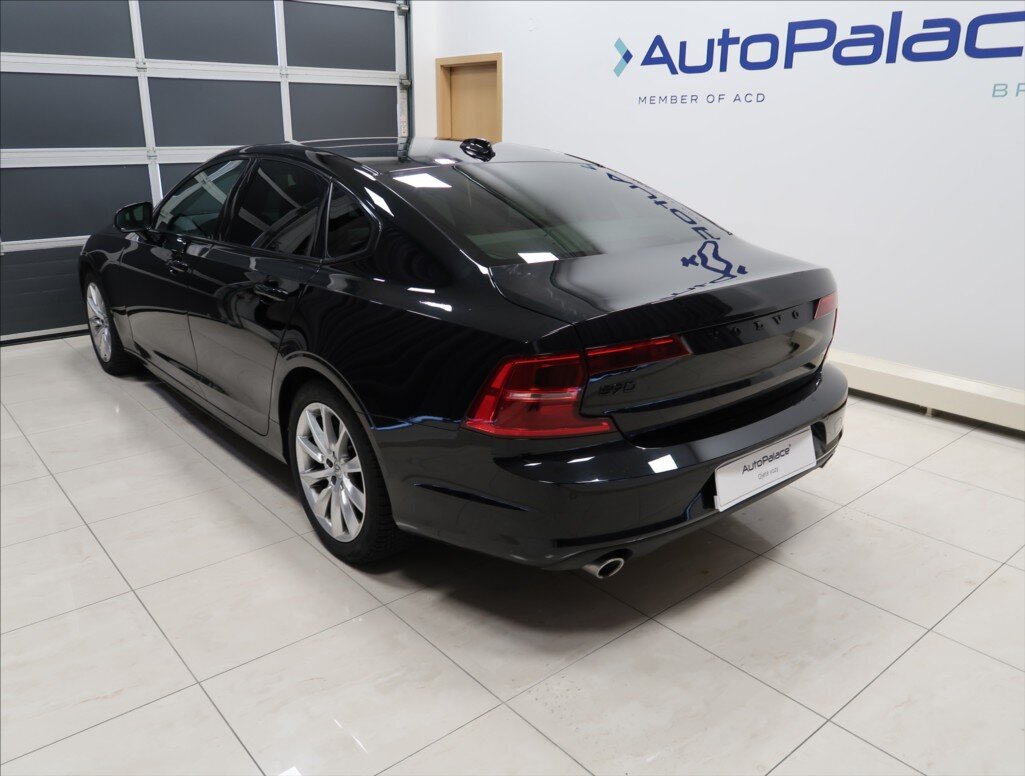 Volvo S90 Sedan / Limuzína 2,0 l 173 kw