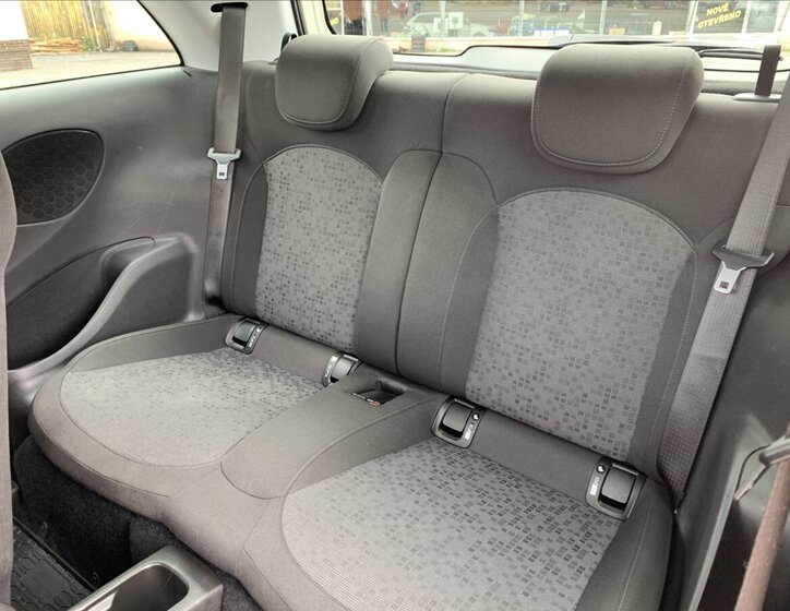 Opel Adam Hatchback 1,4 l 64 kw